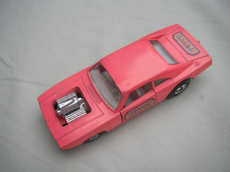 5. Med.pink body/unpainted base/clear windows/spiro &amp; five spoke wheels/&quot;Binder&quot; labels on side doors &amp; rear.