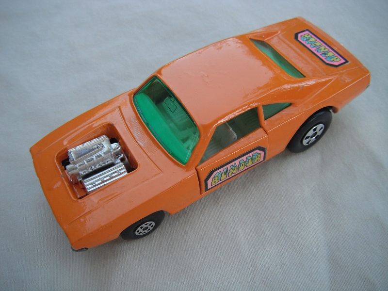 3. Dk.orange body/unpainted base/green windows/spiro &amp; five spoke wheels/&quot;Binder&quot; labels on side doors &amp; rear.