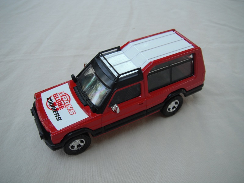 4. Red body/white roof/red metal base/England/clear windshield/clear windows/black interior/&quot;Trans Globe Couriers&quot; on hood.