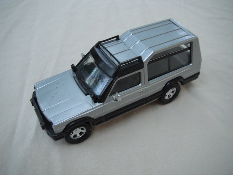 1. Silver body/black trim/silver metal base/England/clear windows/black interior/No K number or year of issue/PP.