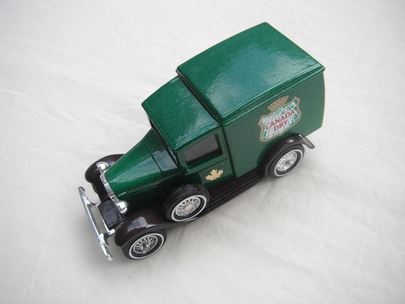 5.  Green body/brown base/England/type B van roof/24 spoke wheels.