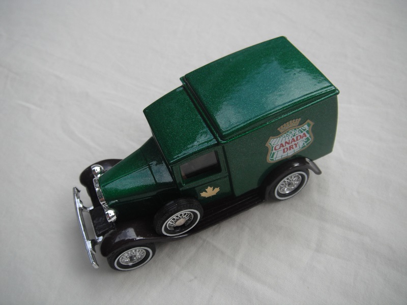 4.  Green body/brown base/England/type A van roof/24 spoke wheels.