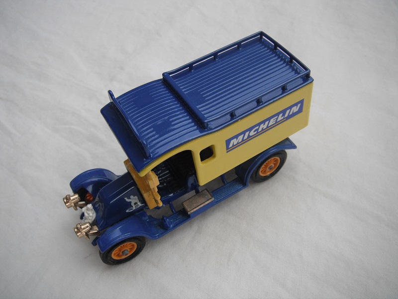 4.  Yellow body/royal blue base/England/blue bonnet/blue roof/12 spokes orange wheels/yellow screen.