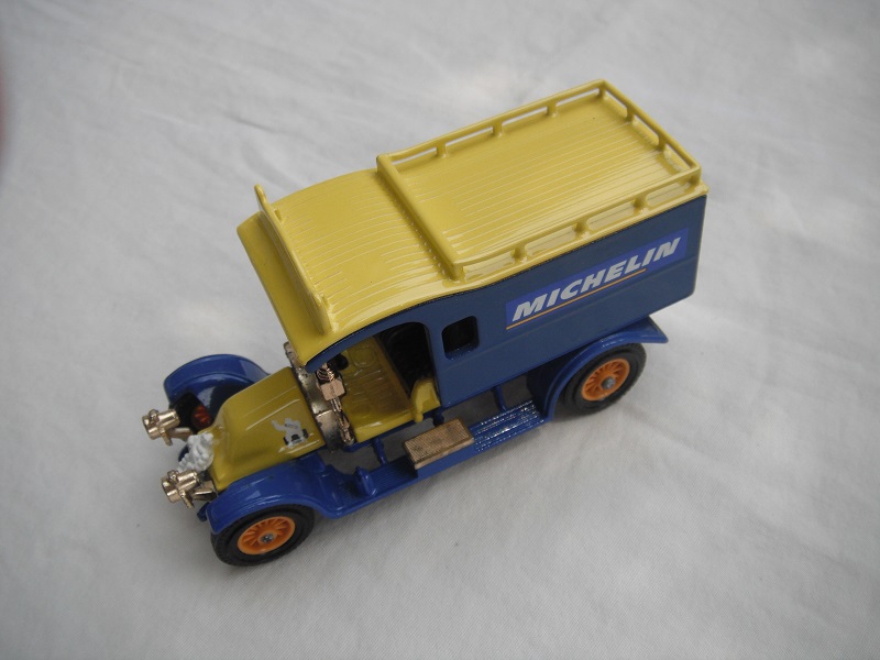 2.  Blue body/blue base/England/yellow bonnet/yellow roof/12 spokes orange wheels/gold screen.