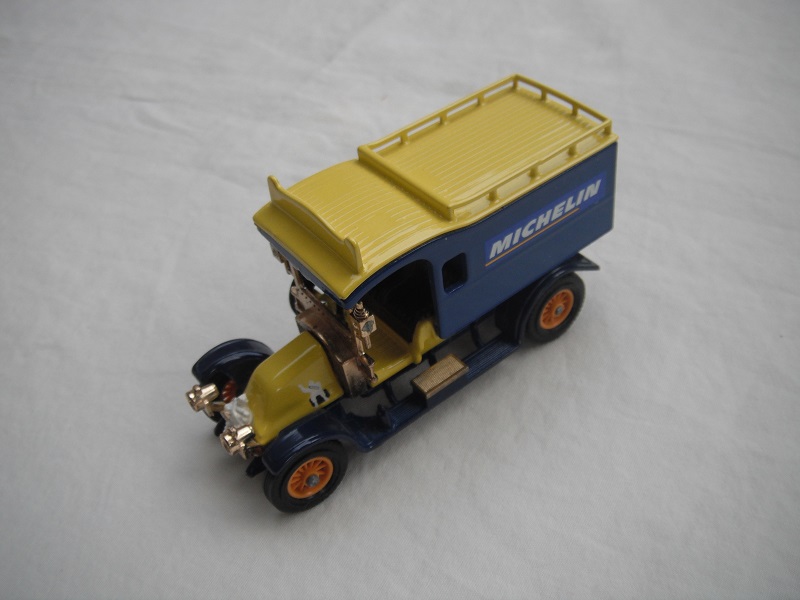 1.  Blue body/navy blue base/England/yellow bonnet/yellow roof/12 spokes orange wheels/gold screen.