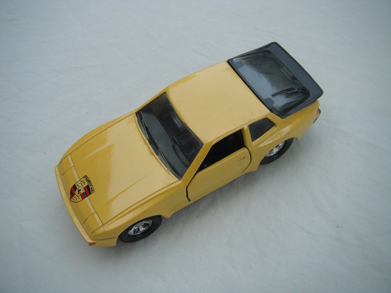 24.Yellow body/black base/China/5SM wheels/clear windows/clear rear/black int/black steering/orange painted side lights.