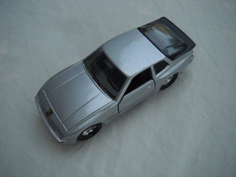 19.Silver body/black base/Macau/5SM whls/clear windows/clear rear/black int/black steering/no tampo/PP.