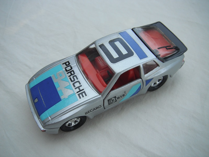 3. Silver body/blk base/England/5SM whls/clr wind/clear rear/red int/blk steering/very lt.blu/dk.blu hood/var side logos/org tail lights/PP