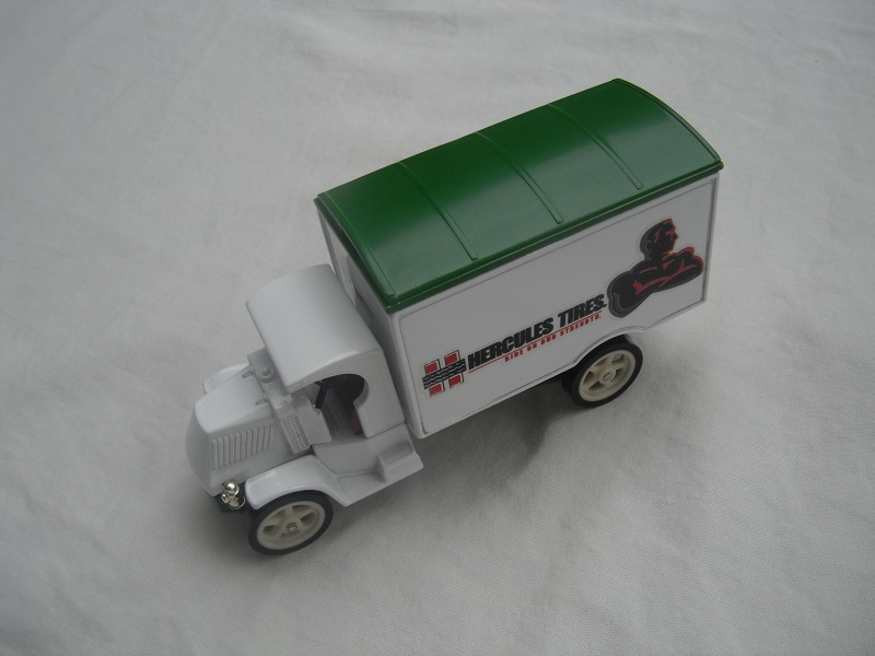 7. White cab/green roof/white body/green base/Macau/cream wheels/burgundy seat/long label.