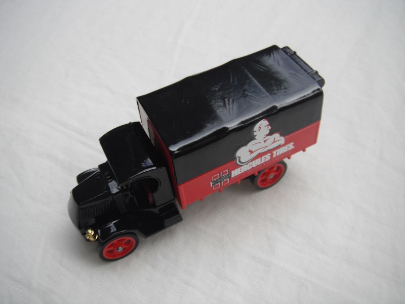 4. Black cab/black canopy/red body/black base/England/red wheels/burgundy seat/short label.