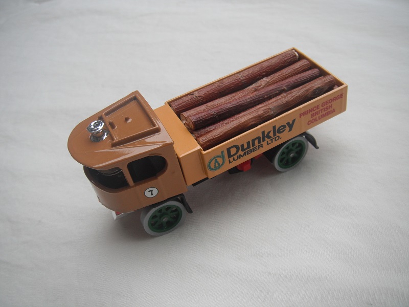 1. Atkinson Steam Wagon #7/Brown cab/fawn bed/red base/England/green wheels/load of logs.