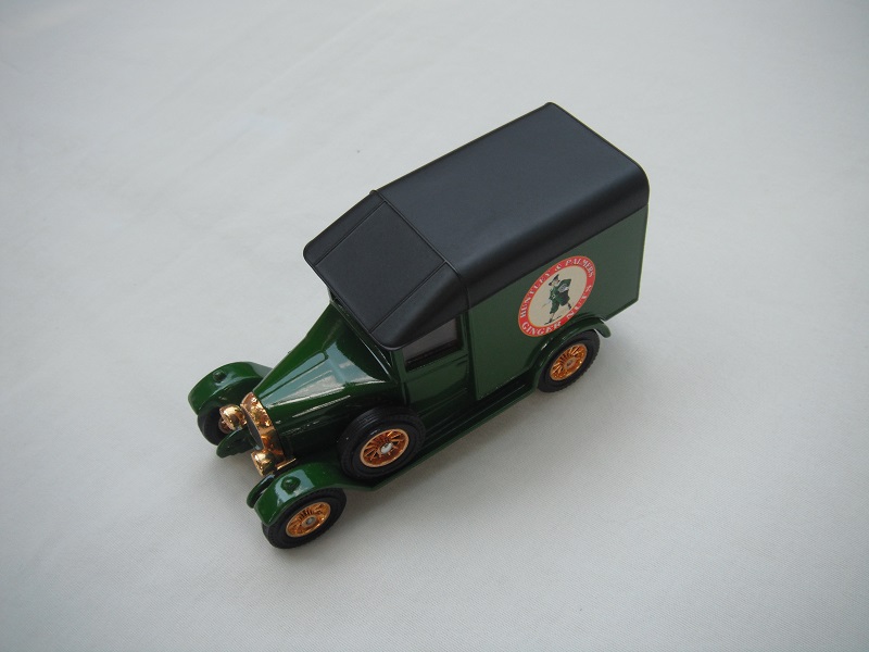 5. Green body/black roof/green base/China/YGB04 cast/12 spoke copper wheels.