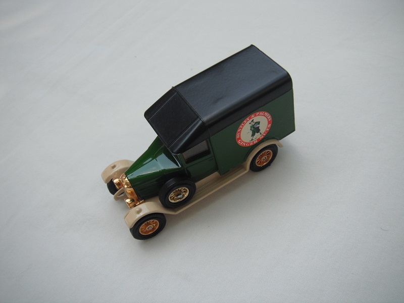 4. Green body/black roof/green base/YGB04 cast/China/12 spoke copper wheels.