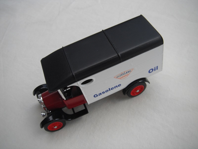 5. Model TT Van/Red cab/black roof/white body/black base/Macau/12 spoke red wheels/chrome plated parts.