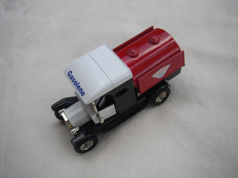 2. Model T Tanker/White &amp; black cab/white roof/red tank &amp; side panels/black base/England/12 spoke chrome wheels.