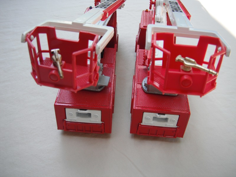 K39B Snorkel Fire Engine red or dark red variations.jpg