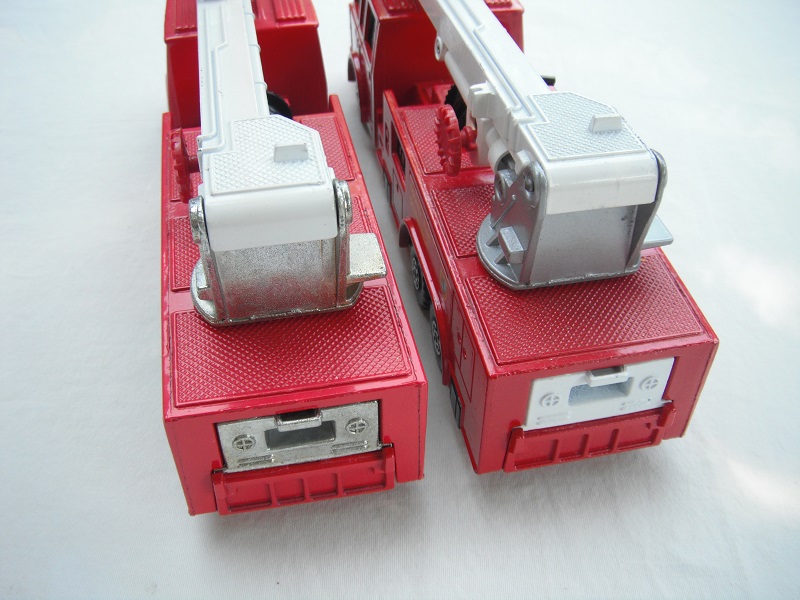 K39B Snorkel Fire Engine rear door variations.jpg