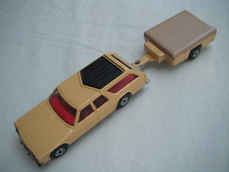 6. Tan body &amp; roof/black base/Superkings/clear windows/red int/black roof rack/tan tailgate/tan trailer/tan top/large yellow license label/cast #1.