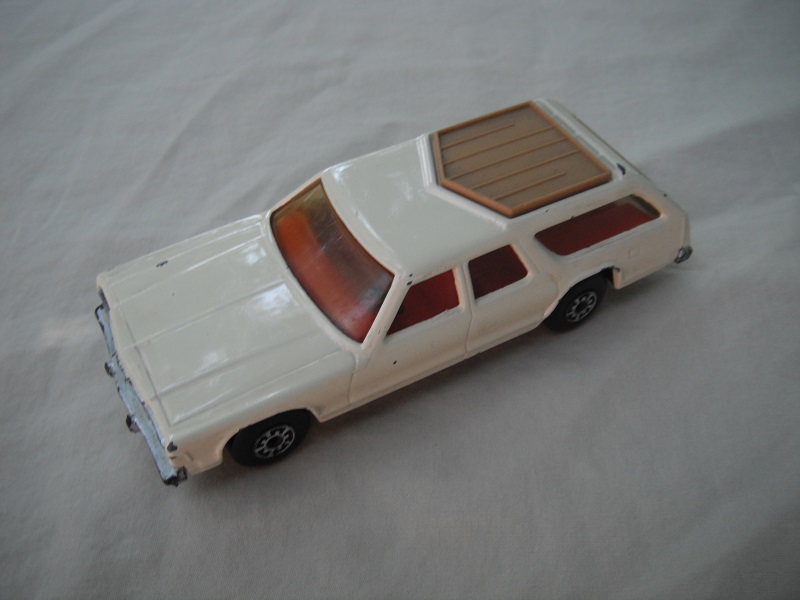 2. Cream body/matt black base/Superkings/amber windows/dk.red int/dk.tan roof rack &amp; tailgate/PP.