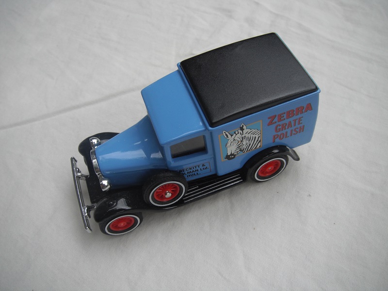 4. Blue body/black roof/black base/China/12 spoke red wheels/Zebra to front.