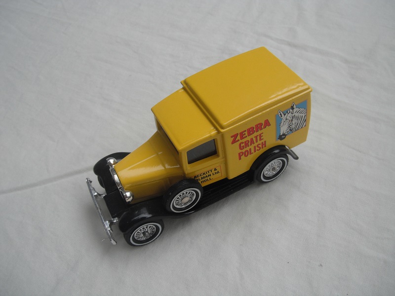 2. Yellow body/yellow roof/black base/England/24 spoke chrome wheels/Zebra to rear.