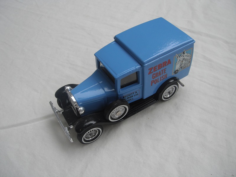 1. Blue body/blue roof/black base/England/24 spoke chrome wheels/Zebra to rear.