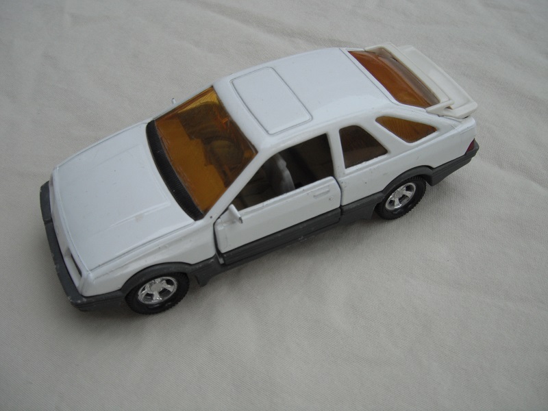 12. White body &amp; spoiler/gray England base/5 spoke mag wheels/dk.amber windows/lt.gray int/black steering wheel.