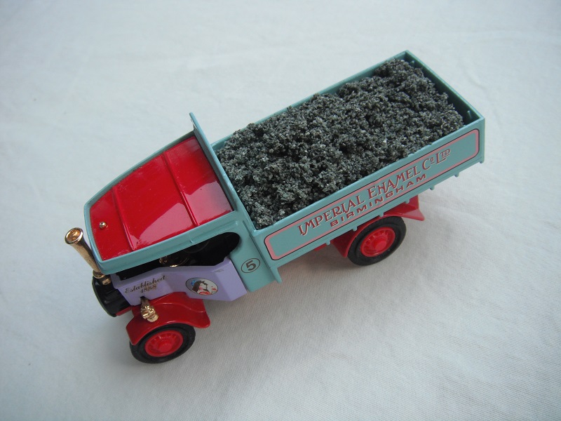 4. Pale lilac cab/pale blue body/red roof/red chassis/red base/YAS02/China/red disc wheels/load of grit/No. 5.