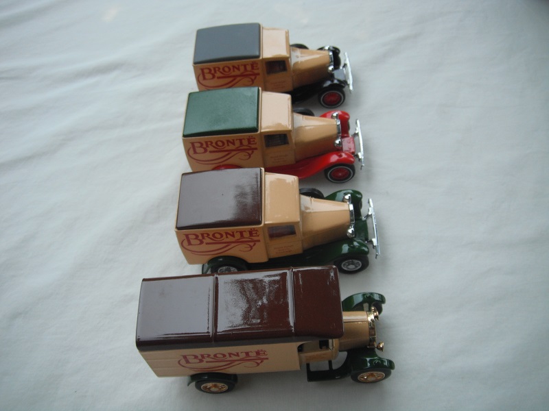 ATM16 1930 Ford Model 'A' Van Bronte Bakery group pic#3.jpg