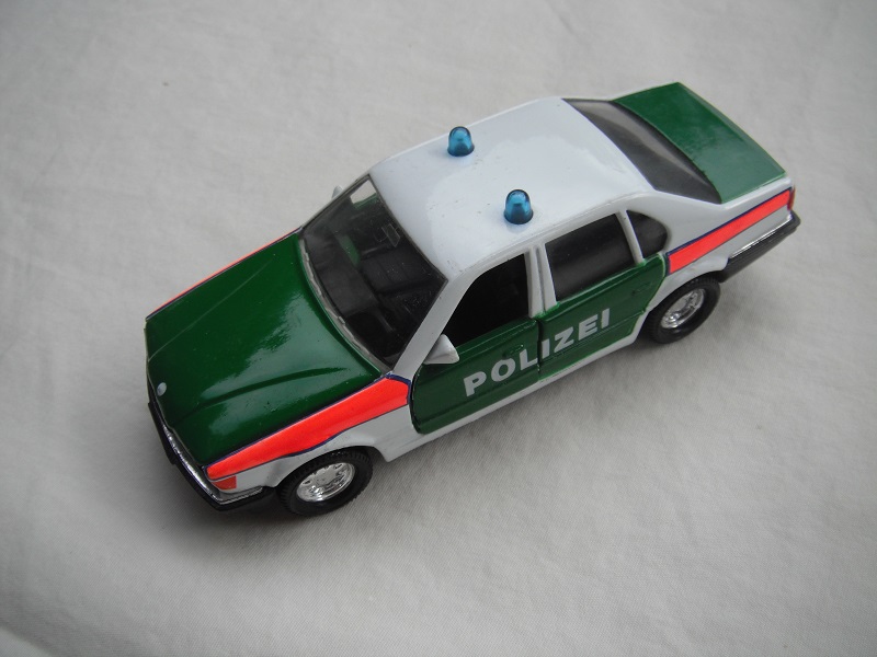 3. White &amp; dk.green body/black base/Macau/clear windows/black int/white license plate/Polizei &amp; orange stripe.