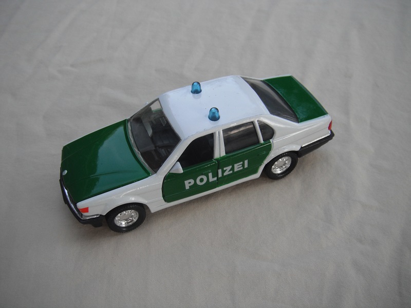 1. White &amp; dk.green body/black base/Macau/clear windows/black int/yellow license plate/Polizei.