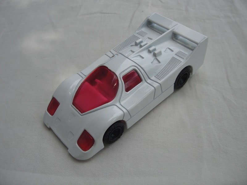 21.White body/white base/China/red windows/white interior/unchromed wheels/Graffic Traffic series.