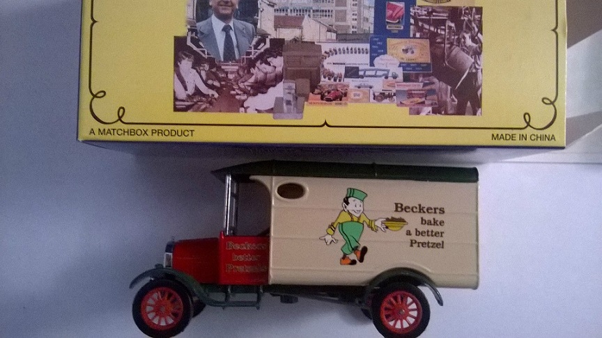 ATM02 1926 Ford Model TT Van Beckers Pretzels red hood green top.jpg