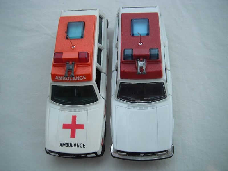 K96A Volvo Ambulance red or blue dome lights.jpg