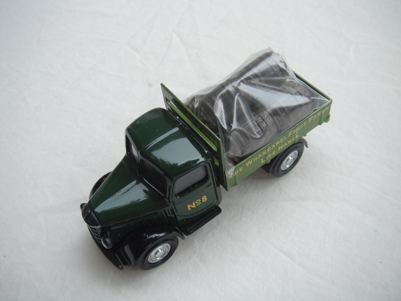 5.  Dark green cab/light green bed/black base/Y63 China/load of apples/No.8.