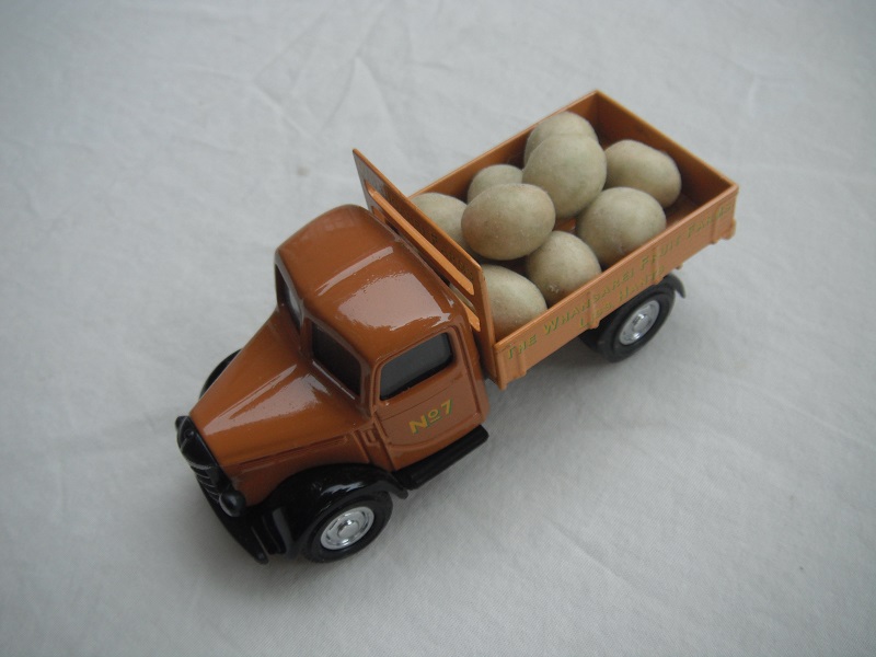 4.  Brown front cab/fawn bed/black base/Y63 China/load of melons/No.7.