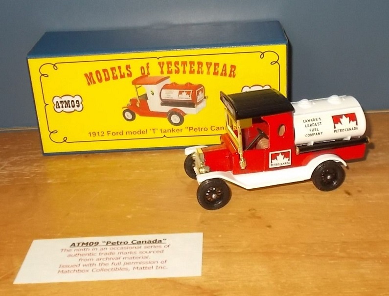 ATM09 1912 Ford Model T Tanker Petro Canada red & wht body blk wheels.jpg