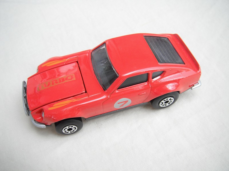 B150. Red body/charcoal base/light yellow interior/5 arch front, 5 crown rear wheels/&quot;7&quot; on door.