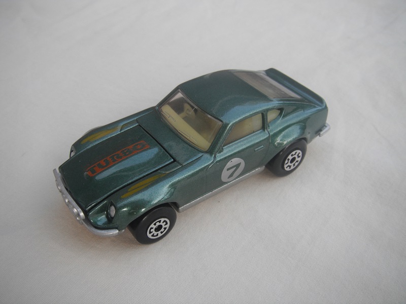 B145. Metallic green body/silver base/lt.yellow interior/5 arch front, 5 crown rear wheels/&quot;7&quot; on door.