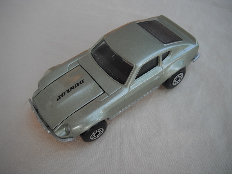 B91. Metallic silver body/silver base/black interior/5 arch front, 5 crown rear wheels/Dunlop on hood decals.