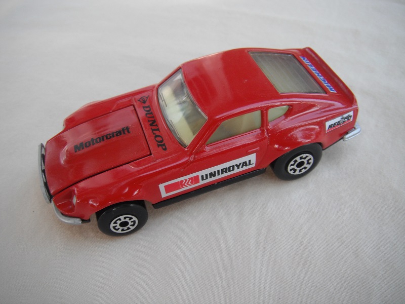 B79. Red body/black base/light yellow interior/5 arch front, 5 crown rear wheels/Uniroyal decals.