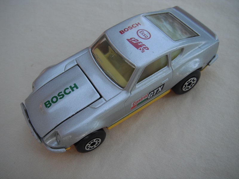 B71. Silver body/dark yellow base/light yellow interior/5 arch front, 5 crown rear wheels/Castrol/GTX decals.