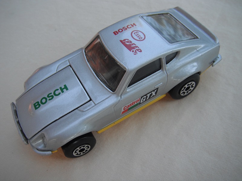 B70. Silver body/dark yellow base/black interior/5 arch front, 5 crown rear wheels/Castrol/GTX decals.