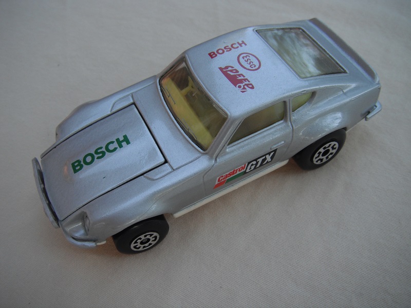 B69. Silver body/cream base/light yellow interior/5 arch front, 5 crown rear wheels/Castrol/GTX decals.