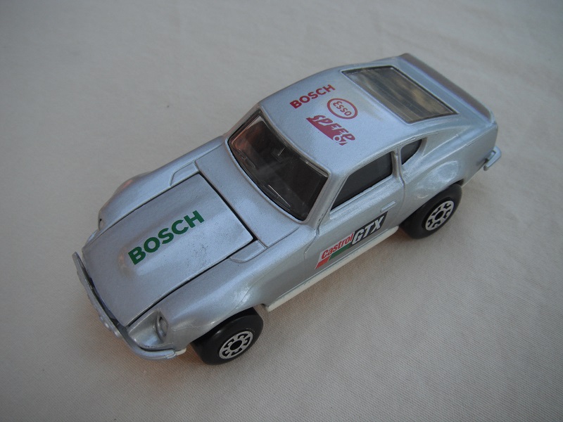 B68. Silver body/cream base/black interior/5 arch front, 5 crown rear wheels/Castrol/GTX decals.