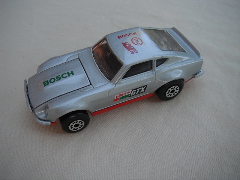B66. Silver body/red base/black interior/5 arch front, 5 crown rear wheels/Castrol/GTX decals.