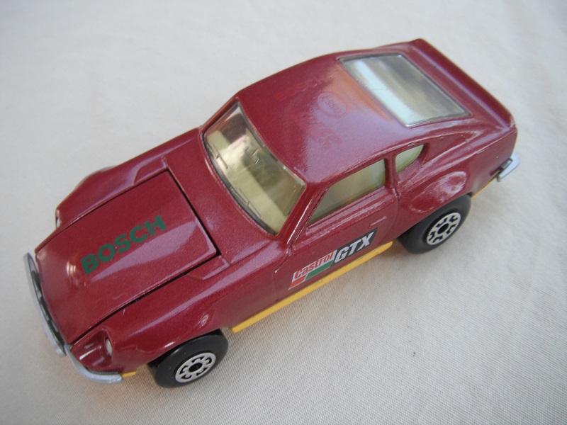 B64. Maroon body/dark yellow base/light yellow interior/5 arch front, 5 crown rear wheels/Castrol/GTX decals.