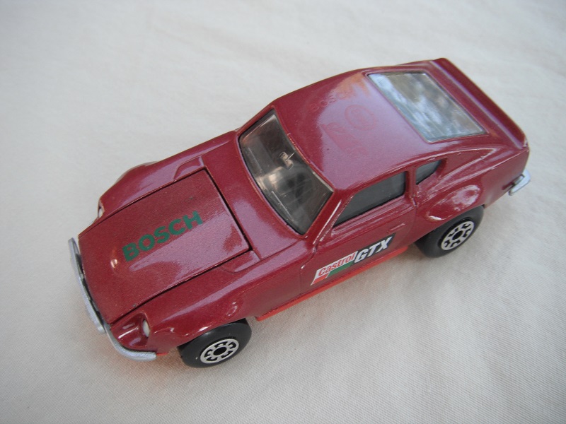 B61. Maroon body/red base/black interior/5 arch front, 5 crown rear wheels/Castrol/GTX decals.