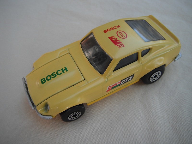 B58. Yellow body/dark yellow base/black interior/5 arch front, 5 crown rear wheels/Castrol/GTX decals.