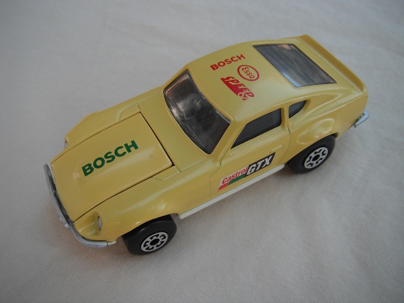B57. Yellow body/cream base/black interior/5 arch front, 5 crown rear wheels/Castrol/GTX decals.